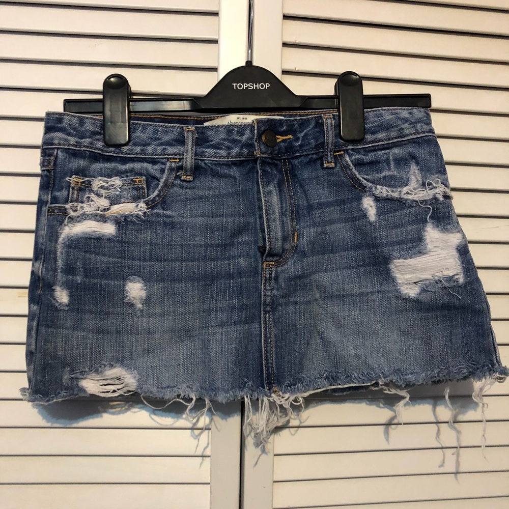 ABERCROMBIE & FITCH distressed mini skirt